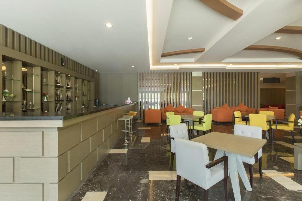 Dalton Hotel Makassar Extérieur photo