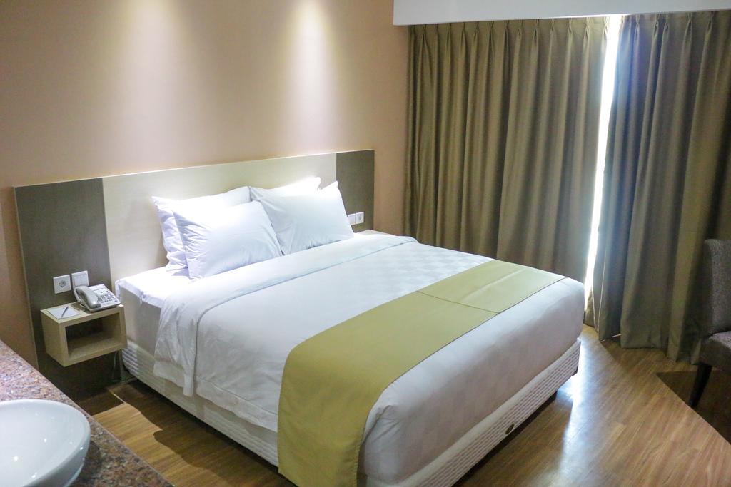 Dalton Hotel Makassar Chambre photo