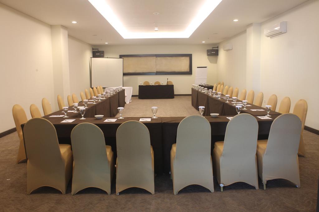 Dalton Hotel Makassar Extérieur photo